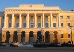 Фасад корпуса №2 НГПУ на пл. Минина